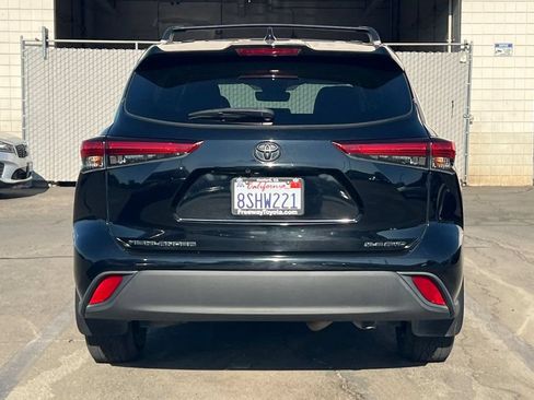 Used 2020 Toyota Highlander XLE AWD/4WD image 7