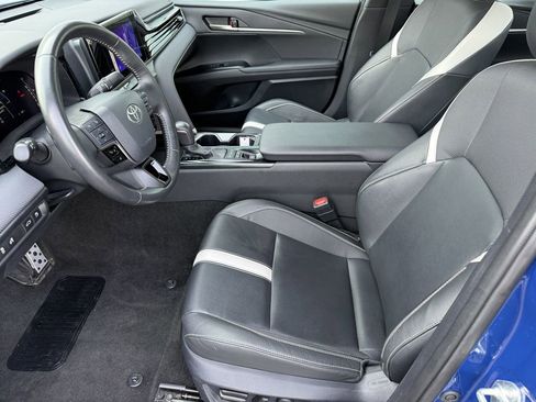 Used 2025 Toyota Camry SE FWD image 13