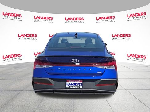 Used 2025 Hyundai Elantra SEL FWD image 4