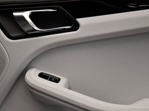 Certified 2025 Porsche Macan image 53