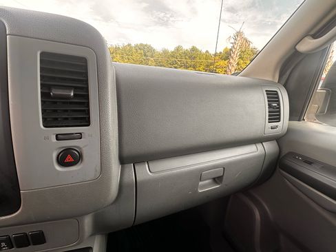 Used 2015 Nissan NV 2500 SV image 21