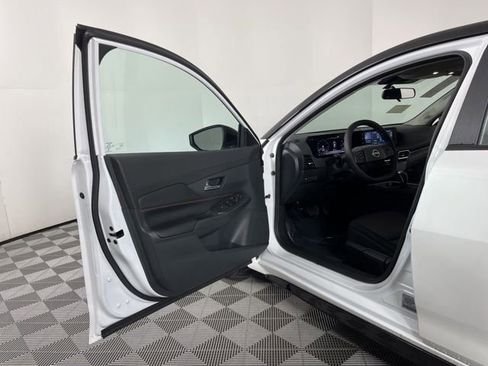 New 2026 Nissan Sentra SR w/ Floor Mat Package image 19