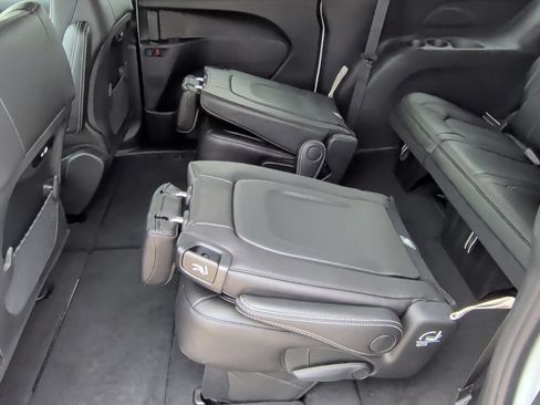 New 2026 Chrysler Pacifica Select w/ S Appearance Package FWD image 38