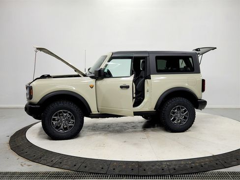 New 2025 Ford Bronco Badlands image 12