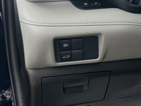 Certified 2021 Toyota Highlander XLE AWD/4WD image 10
