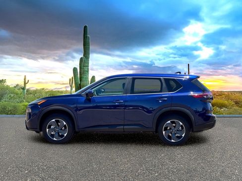 Used 2024 Nissan Rogue SV AWD/4WD image 3