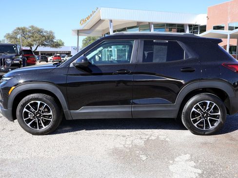 Used 2025 Chevrolet TrailBlazer LT image 2