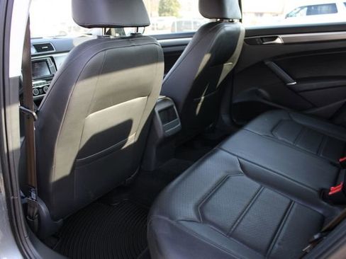 Used 2017 Volkswagen Passat 1.8T R-Line image 22