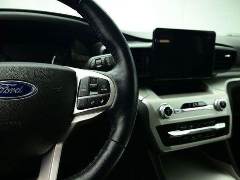 Used 2022 Ford Explorer XLT image 19