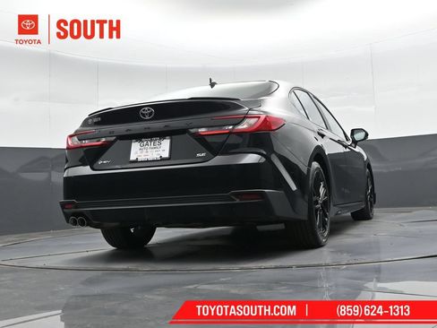 Used 2026 Toyota Camry SE FWD image 33