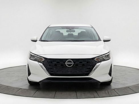 Used 2025 Nissan Sentra SV image 2