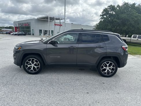 Used 2024 Jeep Compass Limited AWD/4WD image 8