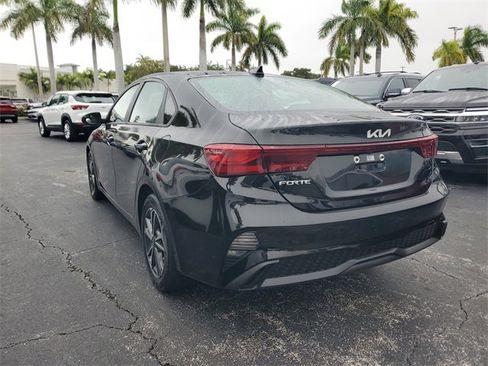 Used 2023 Kia Forte LXS w/ LXS Technology Package image 4