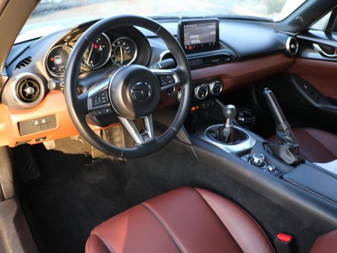 Used 2019 MAZDA MX-5 Miata RF Grand Touring w/ GT-S Package RWD image 11