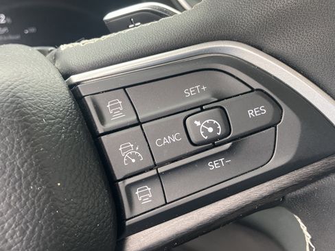 Used 2023 Jeep Grand Cherokee L Limited w/ Black Appearance Package image 26