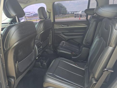 Used 2023 Jeep Grand Cherokee L Limited AWD/4WD image 9