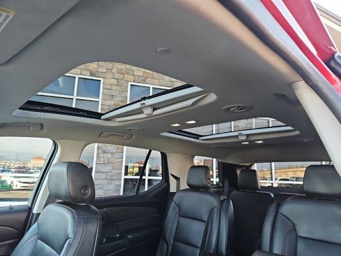 Used 2018 Chevrolet Traverse LT image 24