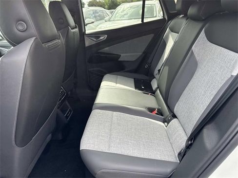 New 2025 Volkswagen ID.4 Pro image 12