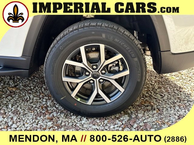New 2027 Jeep Grand Cherokee Laredo X AWD/4WD image 8