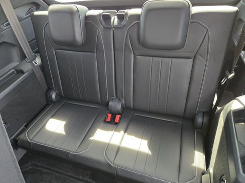 Used 2024 Volkswagen Tiguan SE R-Line image 20