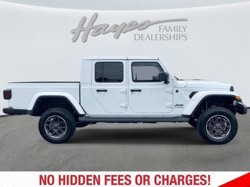 Used 2022 Jeep Gladiator Overland AWD/4WD image 2