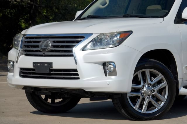 Used 2013 Lexus LX 570 4WD w/ Luxury Pkg w/Pre-crash image 19