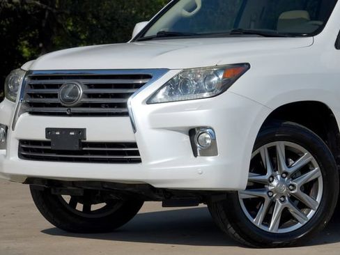 Used 2013 Lexus LX 570 4WD w/ Luxury Pkg w/Pre-crash image 19