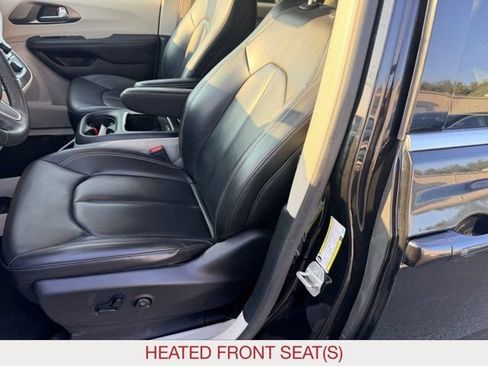Used 2023 Chrysler Pacifica Touring-L FWD image 10