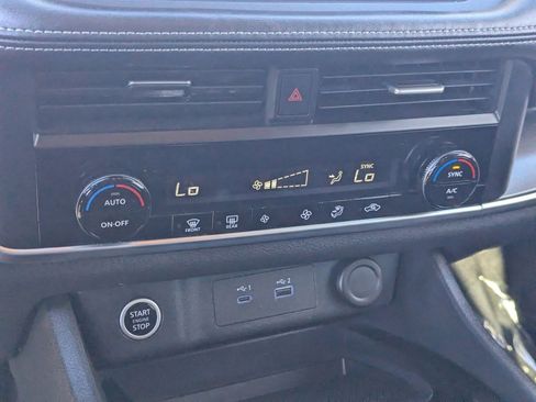 Certified 2023 Nissan Rogue SV image 24