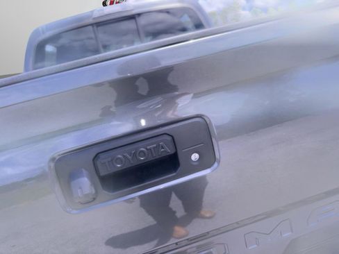 Used 2019 Toyota Tacoma SR5 RWD image 30