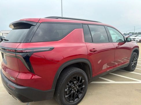 Used 2026 Chevrolet Traverse LT w/ Midnight/Sport Edition FWD image 5
