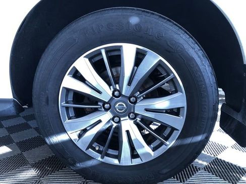 Used 2017 Nissan Pathfinder S image 16