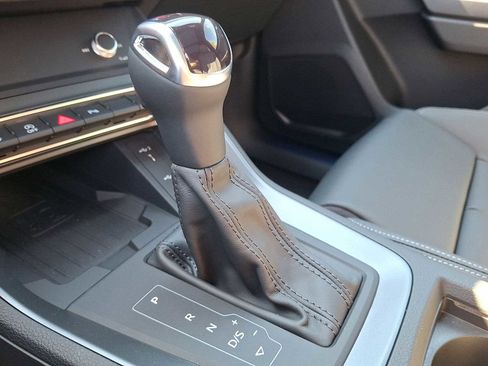 New 2025 Audi Q3 2.0T Premium image 13