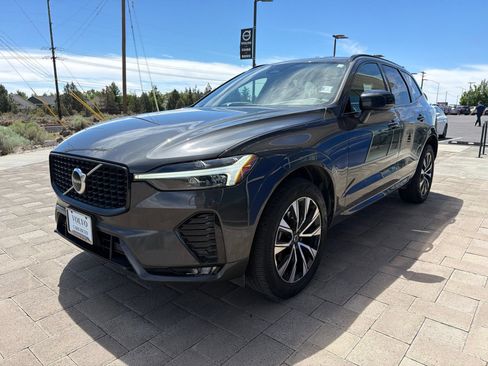 Used 2024 Volvo XC60 B5 Core w/ Protection Package Premier AWD/4WD image 4