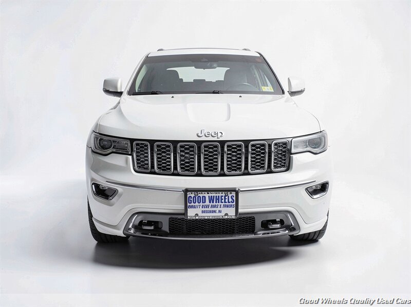 Used 2019 Jeep Grand Cherokee Overland AWD/4WD image 2
