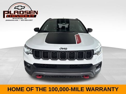 Used 2025 Jeep Compass Trailhawk AWD/4WD image 2