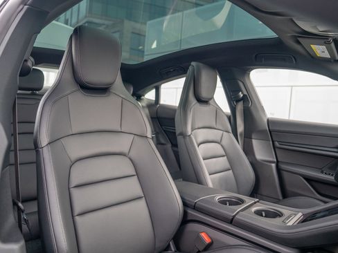 Used 2021 Porsche Taycan 4S image 24