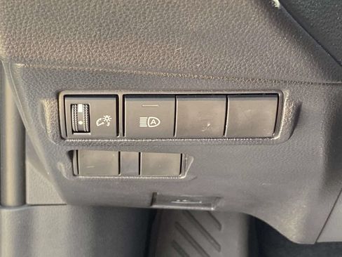 Used 2025 Toyota Corolla Cross LE FWD image 30