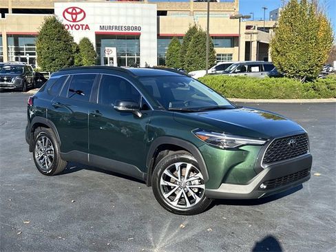 Used 2025 Toyota Corolla Cross XLE image 2