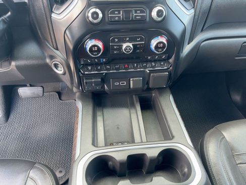 Used 2022 GMC Sierra 3500 Denali image 25