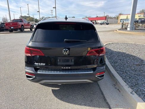 Used 2024 Volkswagen Taos SE w/ Panoramic Sunroof Package image 7