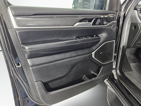 Used 2022 Jeep Wagoneer Series I AWD/4WD image 19