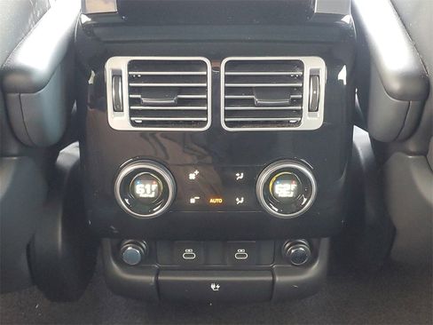 Used 2022 Land Rover Range Rover Westminster Edition image 10