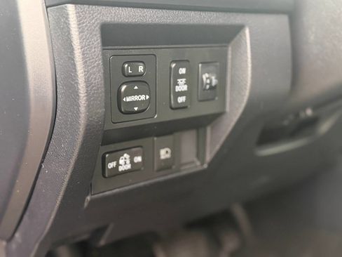 Used 2021 Toyota Tundra SR image 29