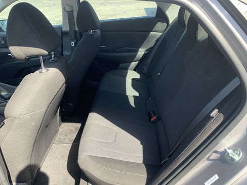 Used 2025 Hyundai Elantra SE FWD image 13