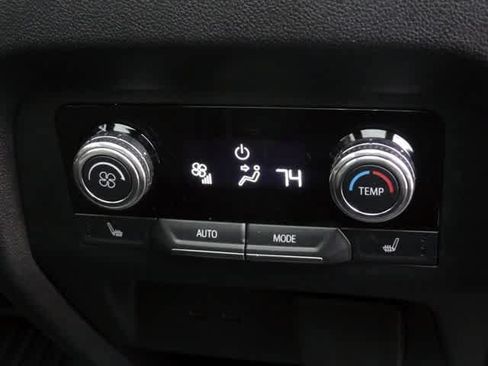 Used 2025 GMC Acadia Elevation w/ Elevation Premium Package FWD image 15