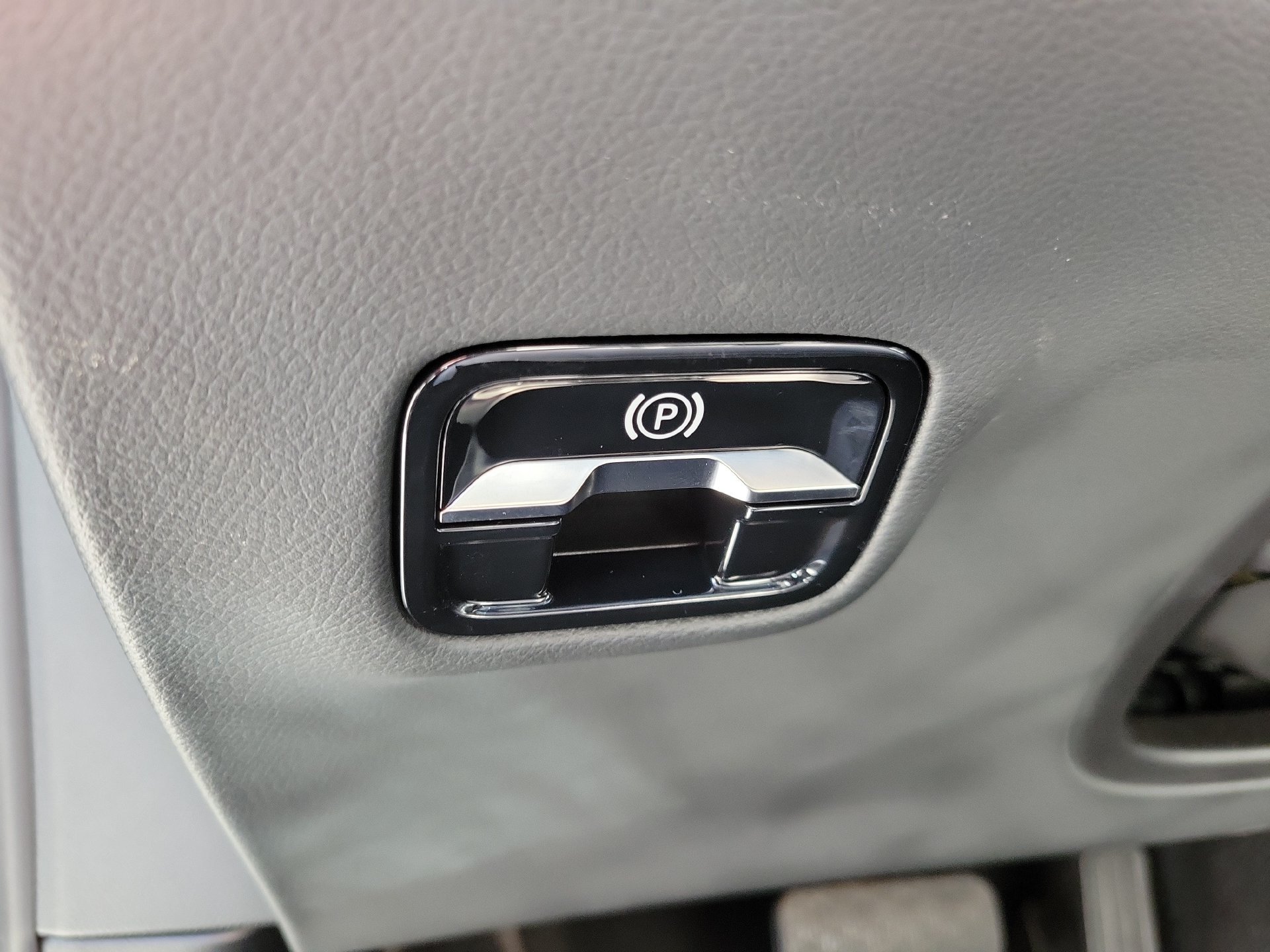 Used 2025 Mercedes-Benz E 350 Sedan w/ Winter Package image 29