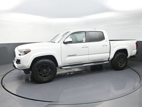 Used 2022 Toyota Tacoma SR5 AWD/4WD image 31