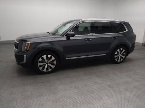 Used 2022 Kia Telluride EX w/ EX Premium Package FWD image 2