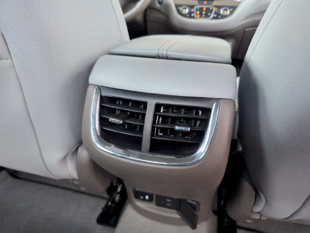 Used 2019 Chevrolet Malibu Premier w/ Sun and Wheel Package FWD image 17